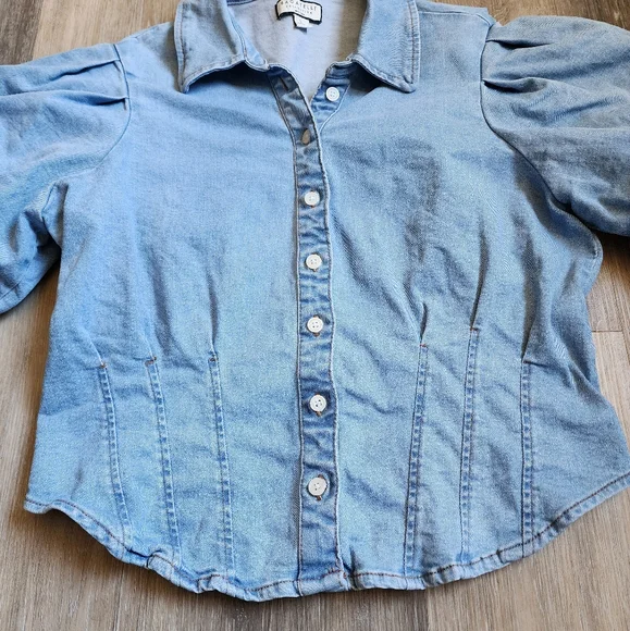 PUFF SLEEVE TOP - Picture 3 of 8